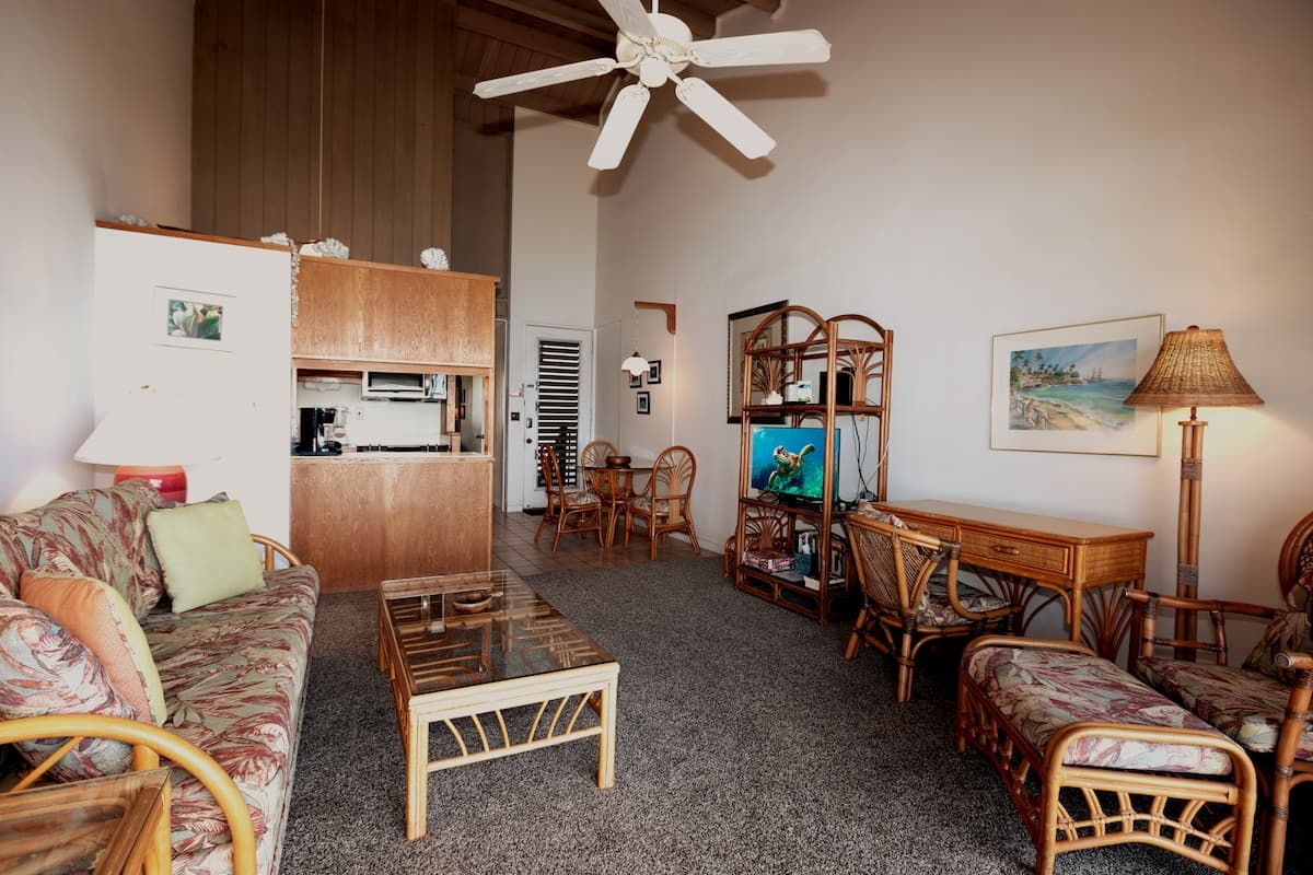Condo in Lahaina · ★4.7 · 1 bedroom · 1 bed · 1 private bath - Photo 3