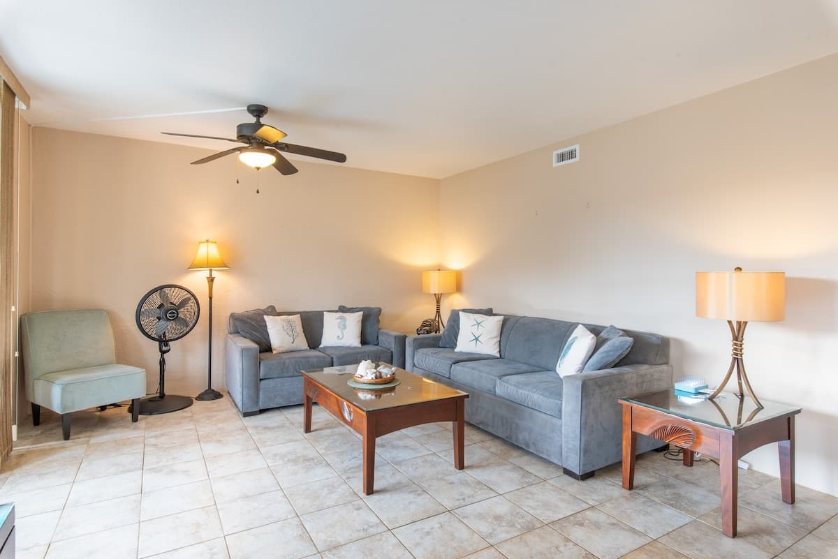 Condo in Kailua-Kona · ★4.83 · 2 bedrooms · 3 beds · 2 private baths - Photo 5