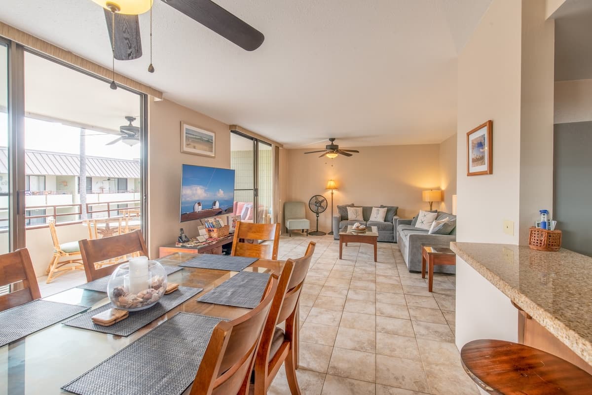 Condo in Kailua-Kona · ★4.83 · 2 bedrooms · 3 beds · 2 private baths - Photo 4