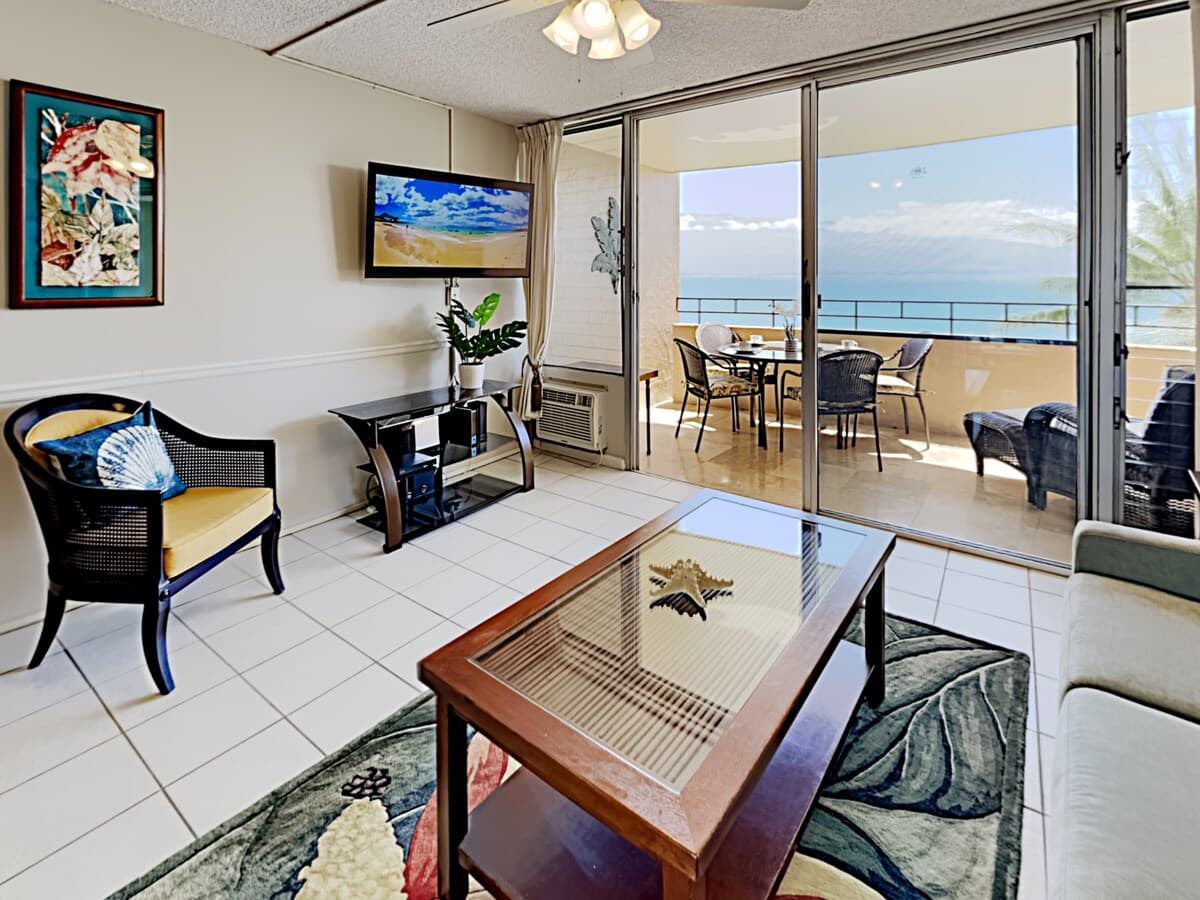 Condo in Wailuku · ★4.9 · 1 bedroom · 2 beds · 1 bath - Photo 3