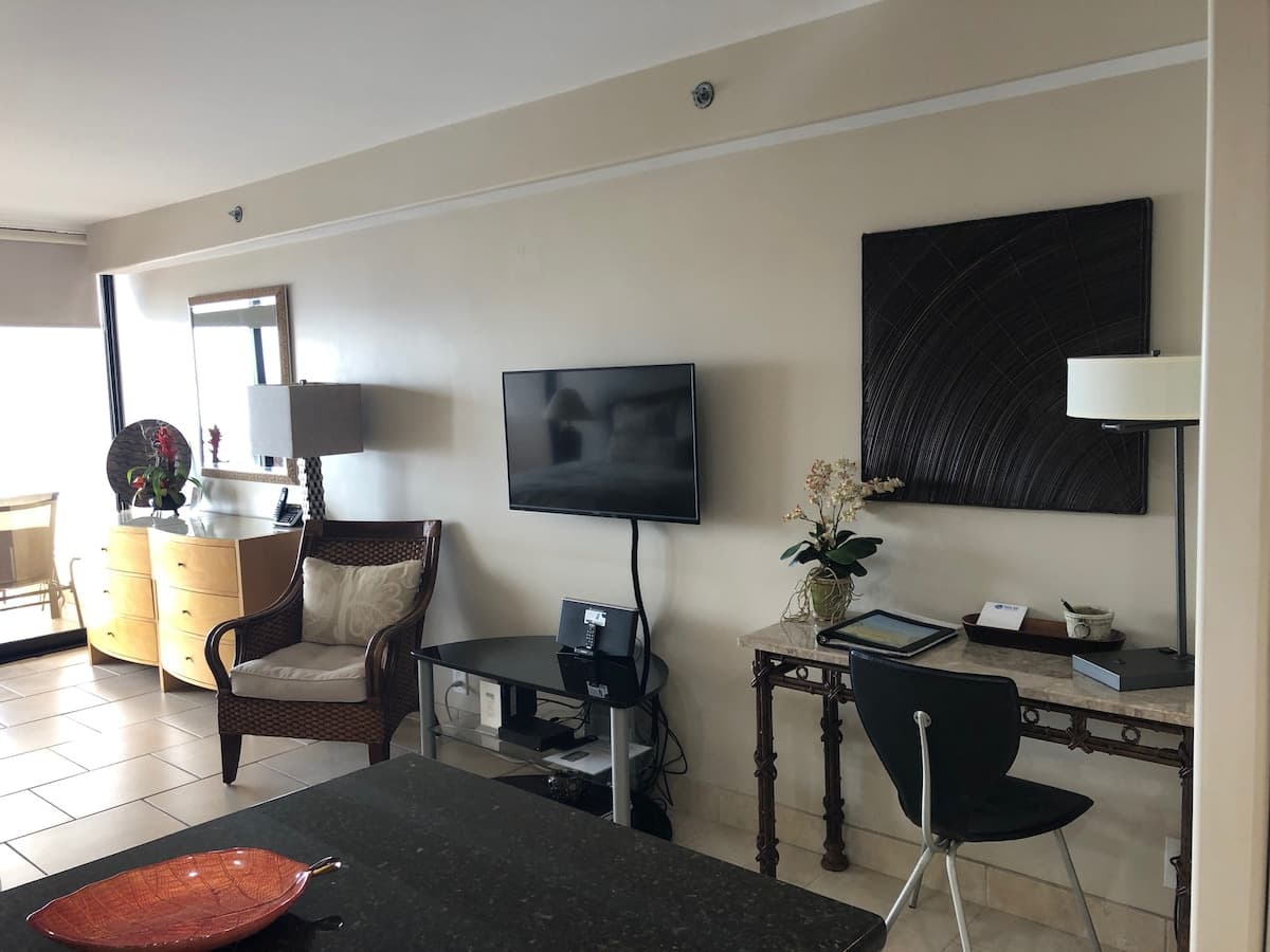 Condo in Lahaina · ★4.81 · Studio · 1 bed · 1 bath - Photo 2