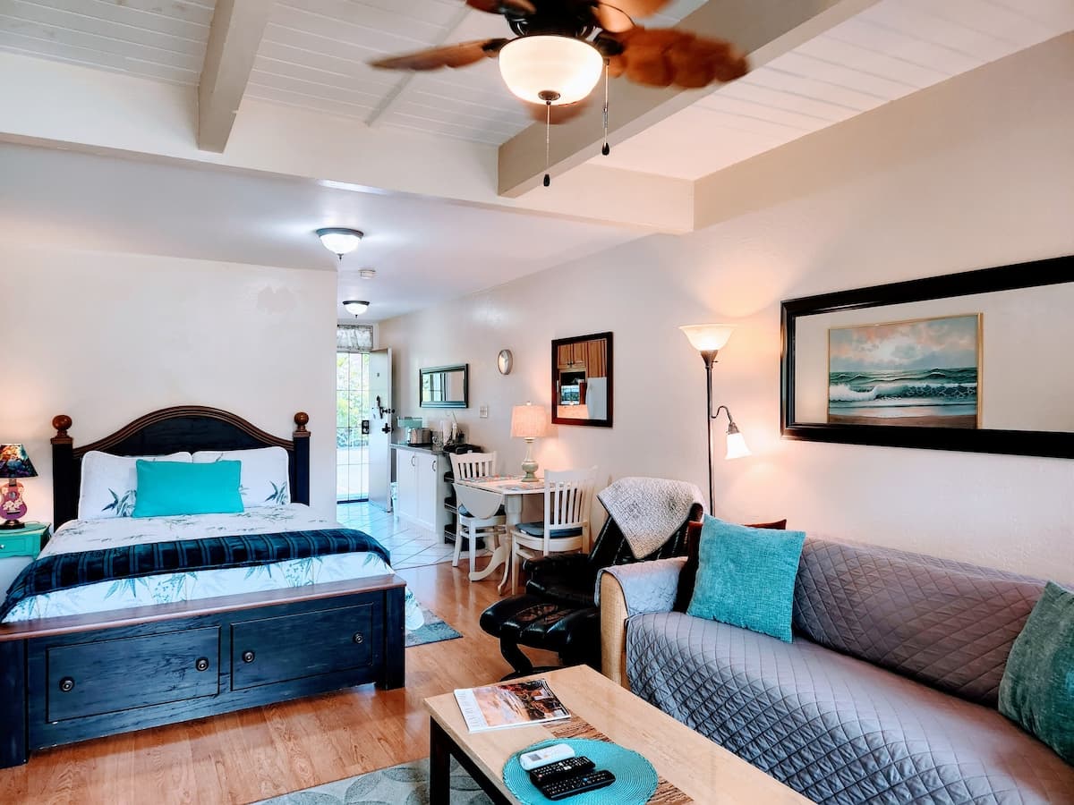 Condo in Kihei · ★4.88 · Studio · 1 bed · 1 bath - Photo 2