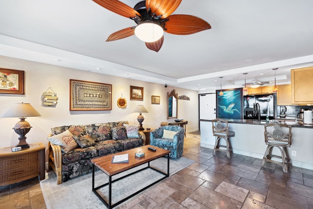 Condo in Lahaina · ★4.93 · 2 bedrooms · 3 beds · 2 baths - Photo 4