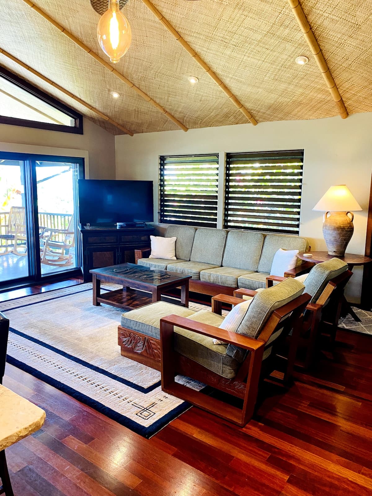 Home in Kailua-Kona · ★4.96 · 6 bedrooms · 10 beds · 5 baths - Photo 3