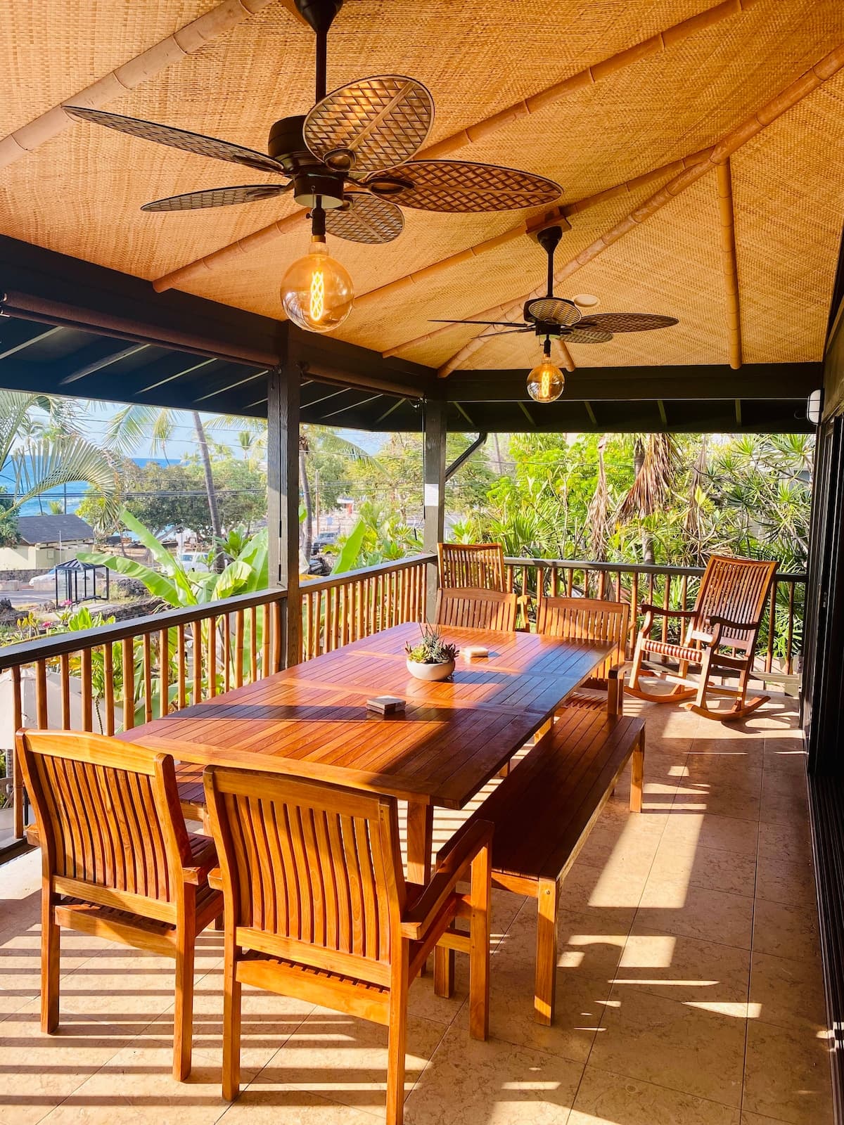Home in Kailua-Kona · ★4.96 · 6 bedrooms · 10 beds · 5 baths - Photo 4