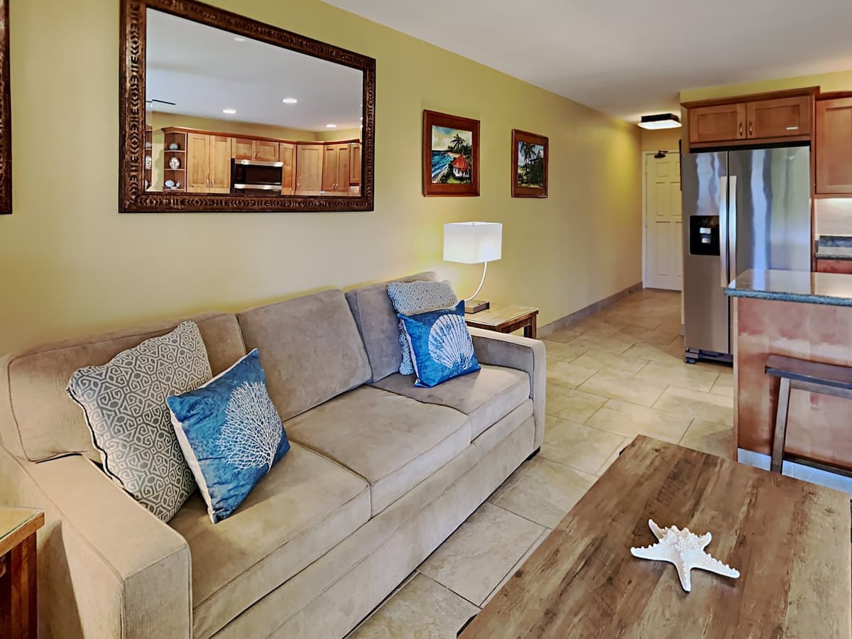 Condo in Kihei · ★4.91 · 1 bedroom · 2 beds · 1 bath - Photo 2