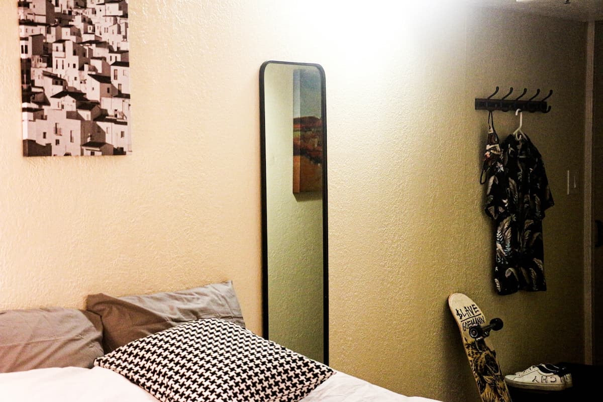 Condo in Honolulu · ★4.77 · 1 bedroom · 2 beds · 1 private bath - Photo 4