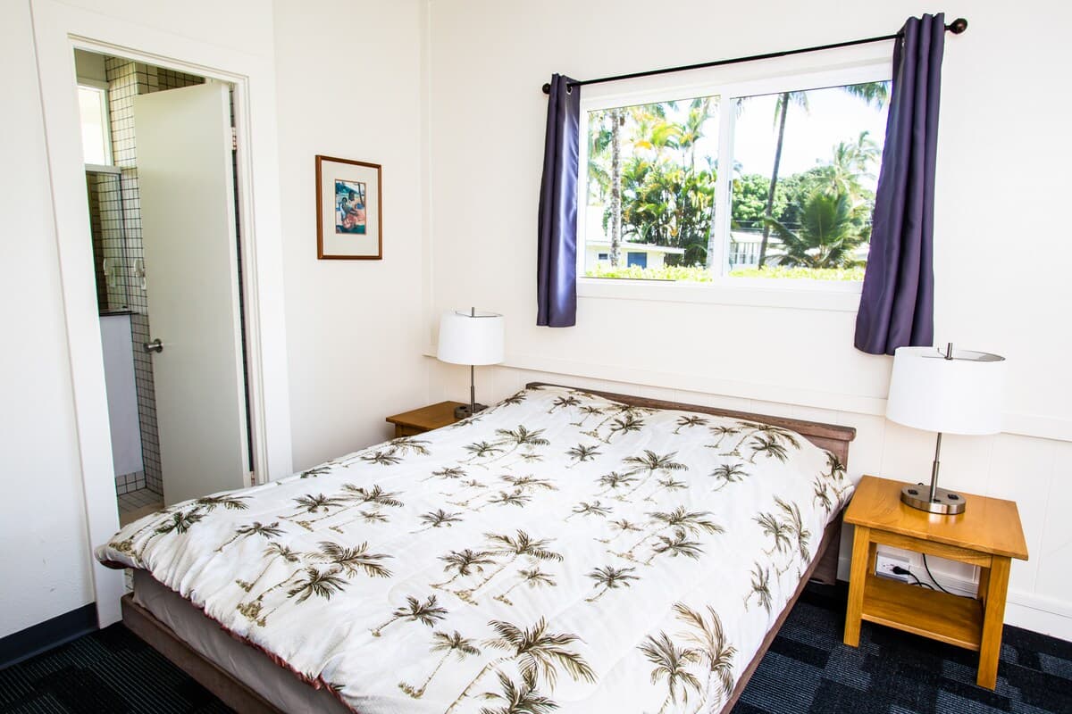 Home in Hilo · ★4.44 · 6 bedrooms · 7 beds · 6 shared baths - Photo 1