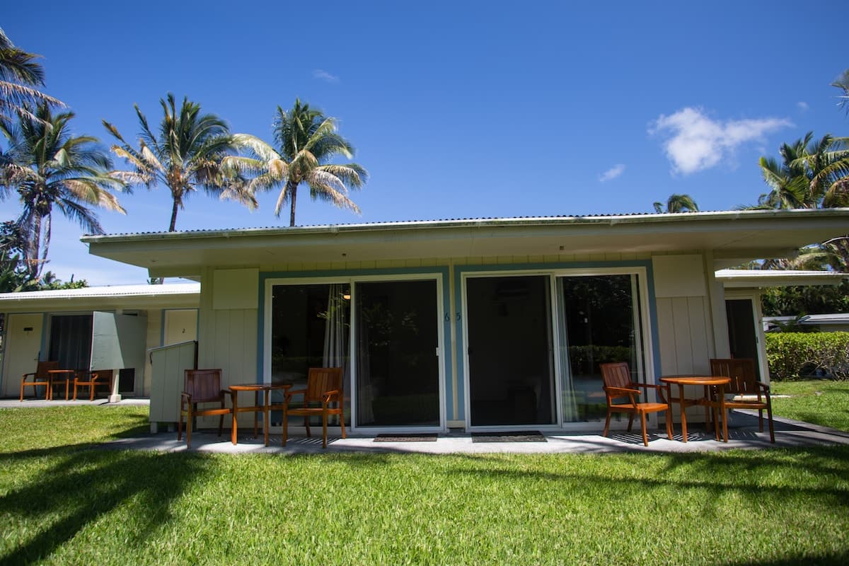 Home in Hilo · ★4.44 · 6 bedrooms · 7 beds · 6 shared baths - Photo 3