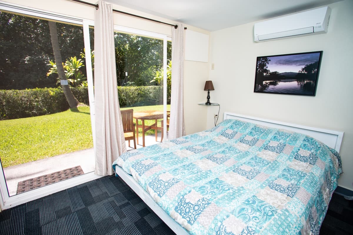 Home in Hilo · ★4.44 · 6 bedrooms · 7 beds · 6 shared baths - Photo 4