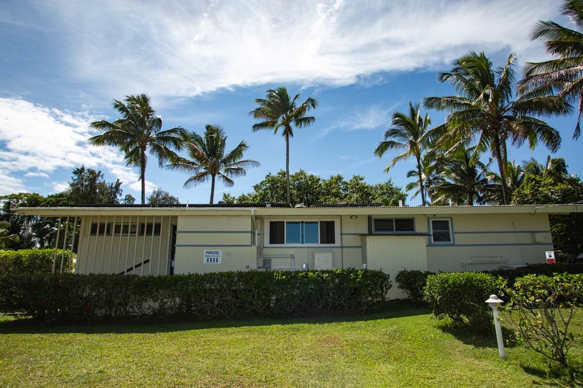 Home in Hilo · ★4.44 · 6 bedrooms · 7 beds · 6 shared baths - Photo 5