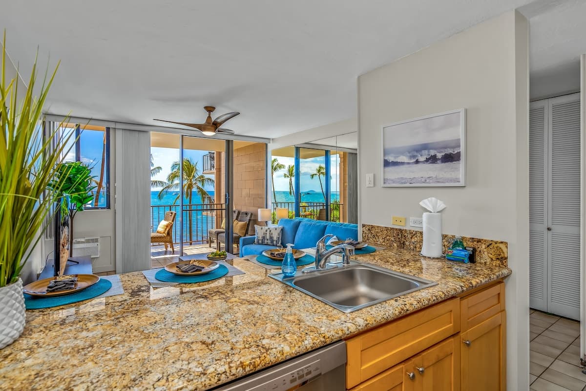 Condo in Kihei · ★4.86 · 1 bedroom · 2 beds · 1 bath - Photo 3