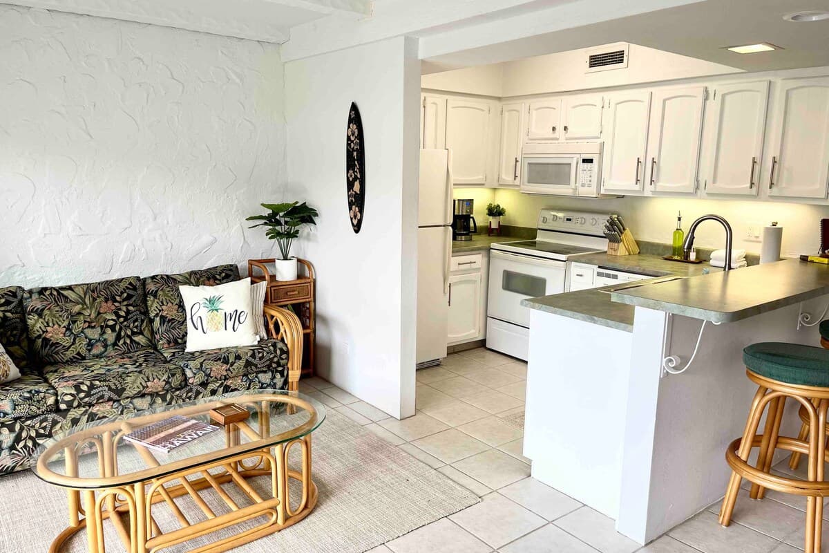 Condo in Kailua-Kona · ★4.9 · 1 bedroom · 2 beds · 1 private bath - Photo 4