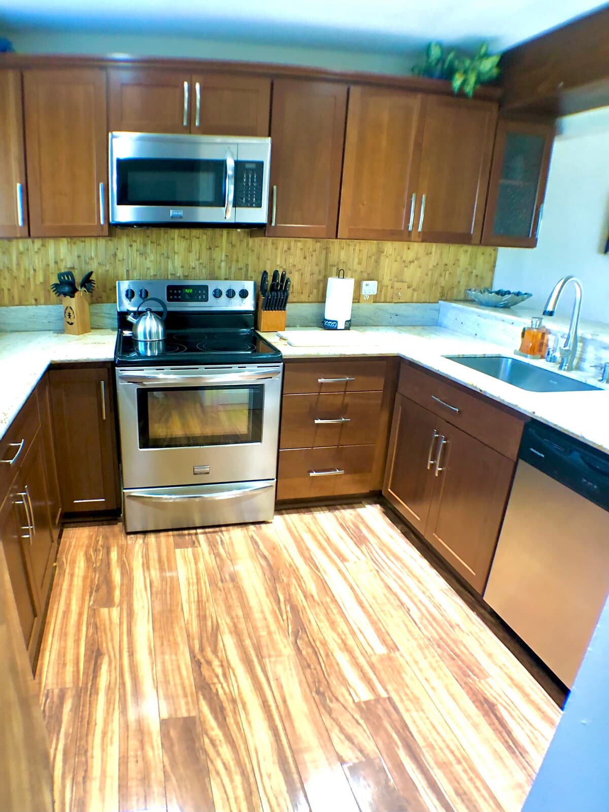 Condo in Kailua-Kona · ★4.95 · 2 bedrooms · 2 beds · 2 private baths - Photo 5