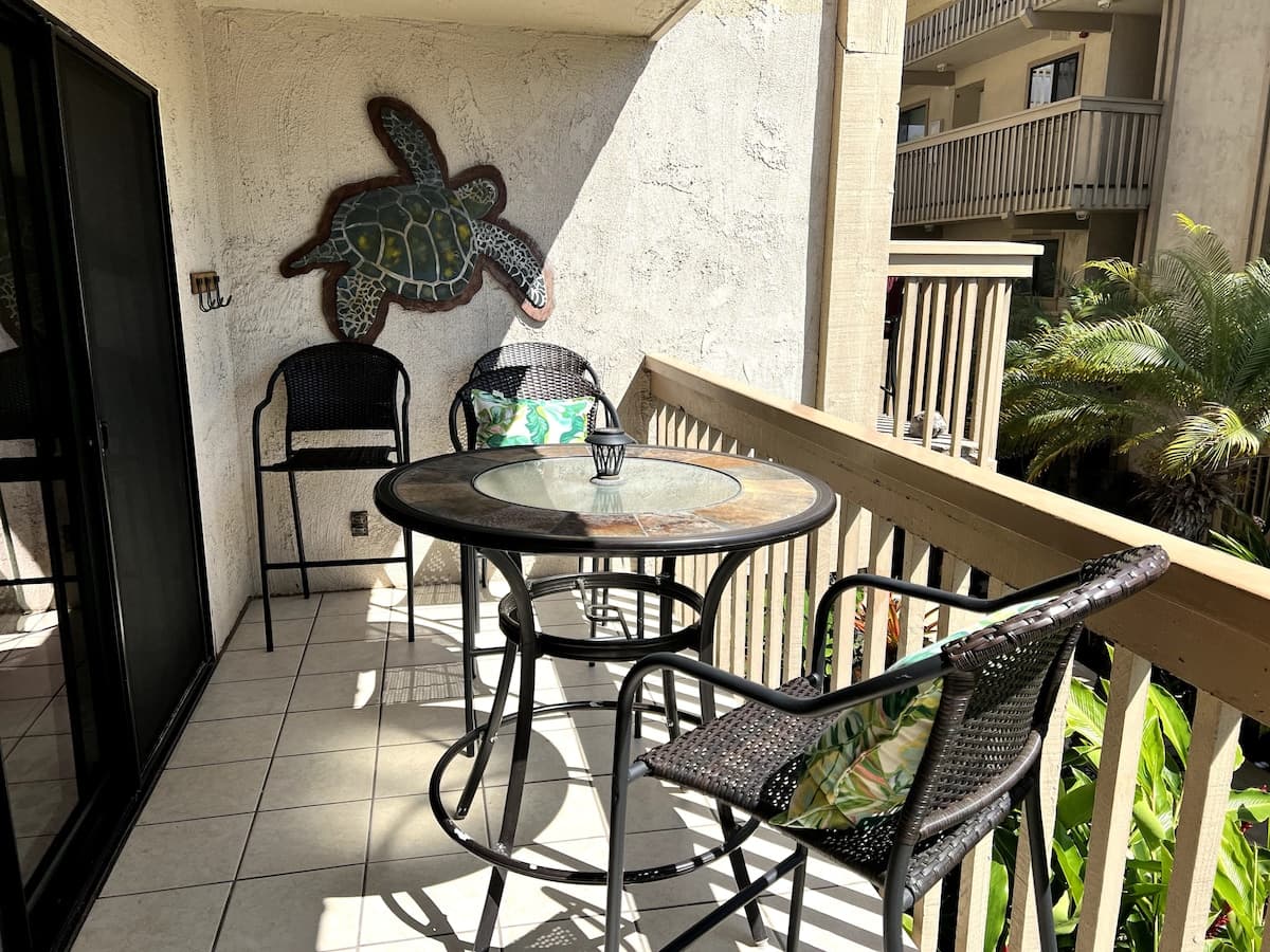 Condo in Kailua-Kona · ★4.95 · 2 bedrooms · 2 beds · 2 private baths - Photo 4