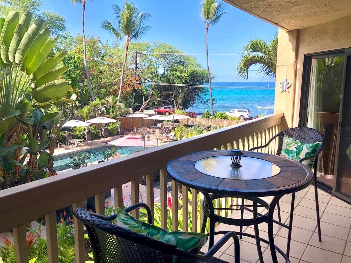 Condo in Kailua-Kona · ★4.95 · 2 bedrooms · 2 beds · 2 private baths - Photo 1