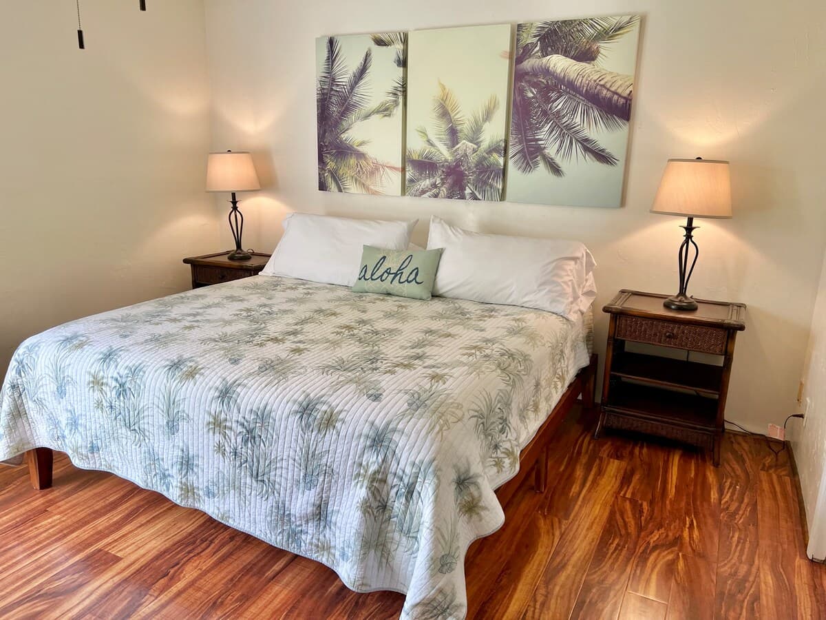 Condo in Kailua-Kona · ★4.95 · 2 bedrooms · 2 beds · 2 private baths - Photo 3