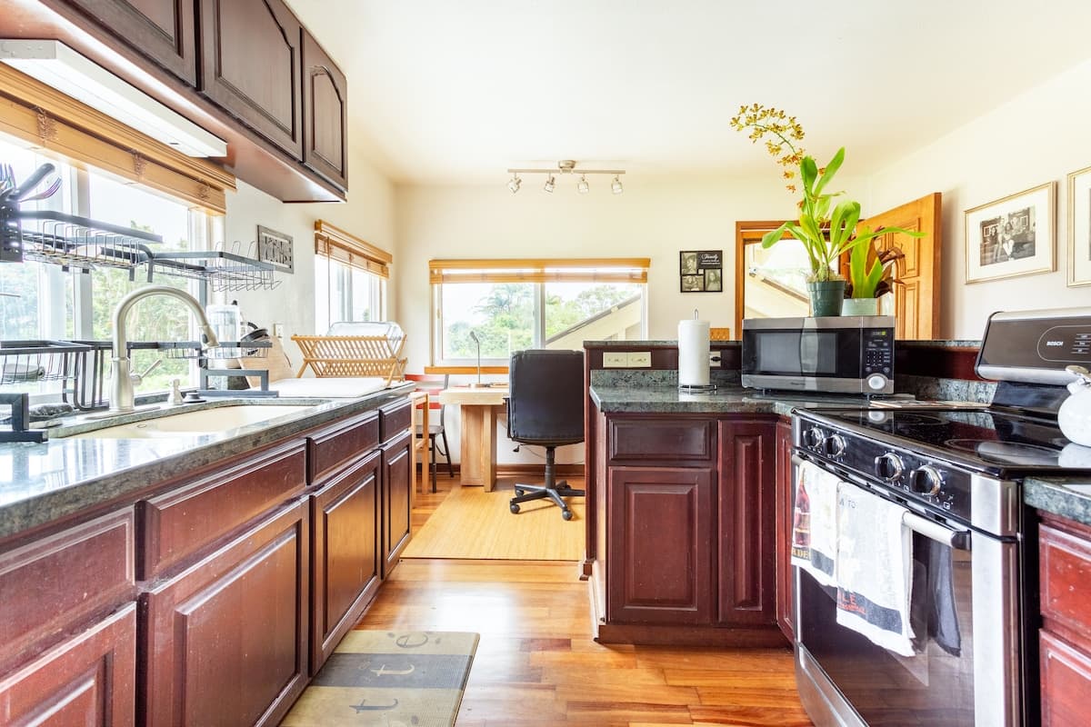 Awesome jungle view loft just 5 minutes to Hilo! - Photo 4