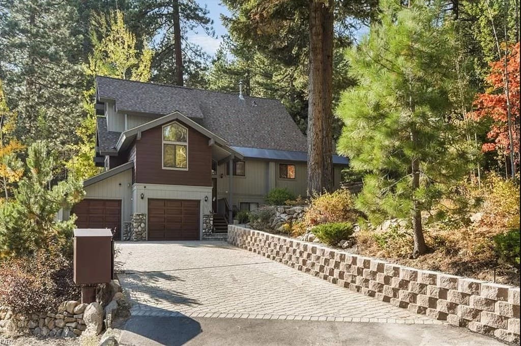 Home in Incline Village · ★4.97 · 3 bedrooms · 6 beds · 3.5 private baths - Photo 4
