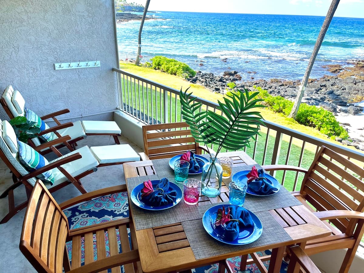 Condo in Kailua-Kona · ★4.96 · 1 bedroom · 2 beds · 1 bath - Photo 1