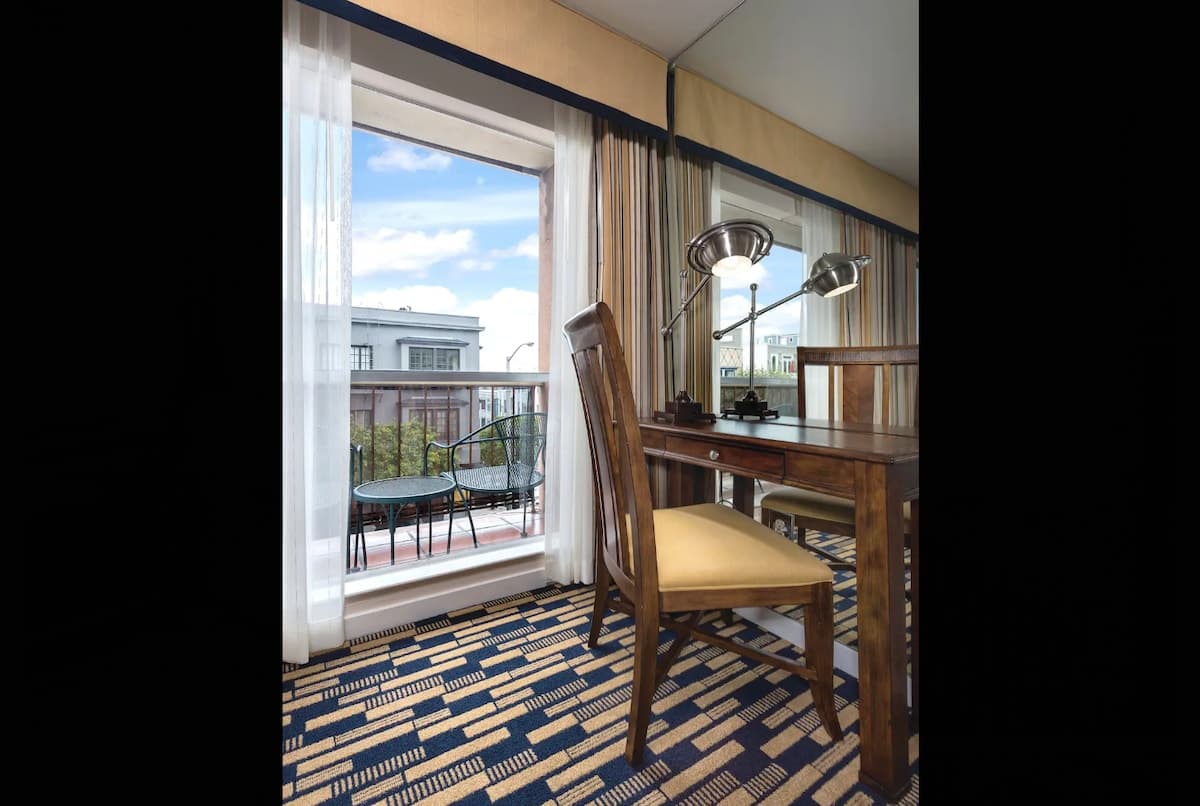 Steps from Ghirardelli & Cable Cars, 2BR - Photo 3