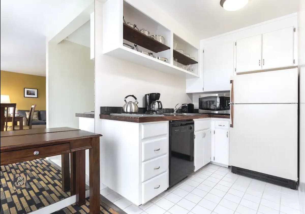 Steps from Ghirardelli & Cable Cars, 2BR - Photo 4