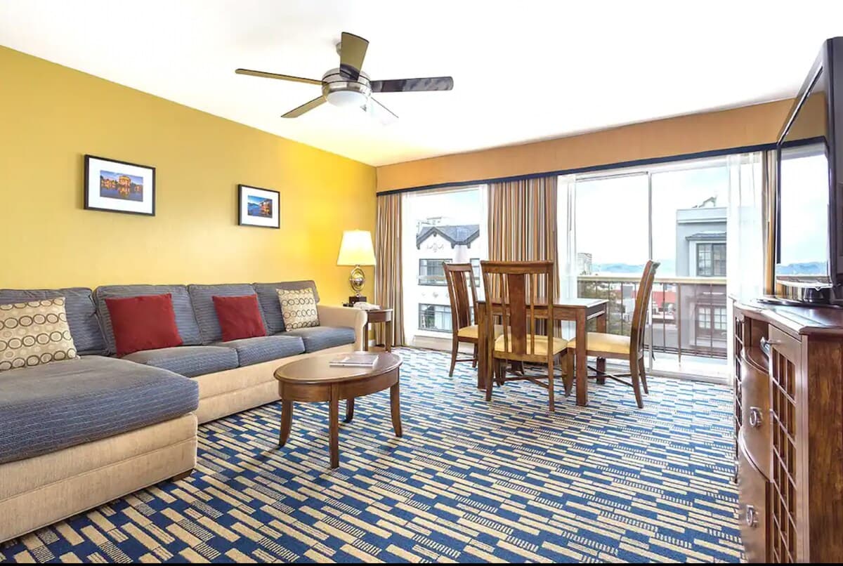 Steps from Ghirardelli & Cable Cars, 2BR - Photo 2