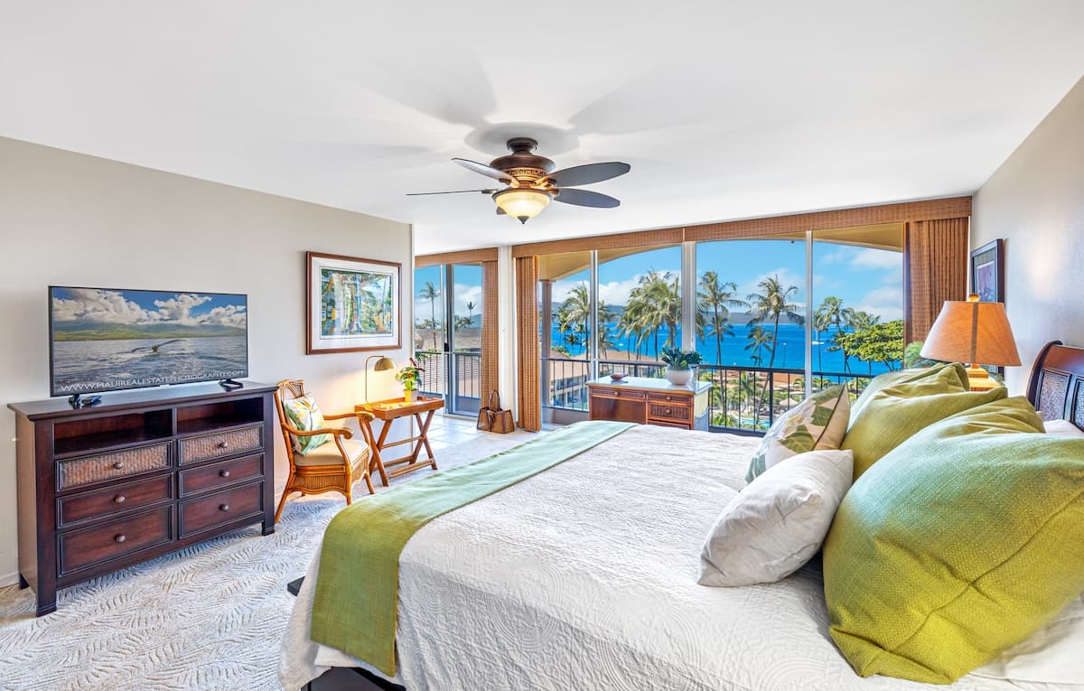 Stunning Top-Floor Oceanfront View Suite! - Photo 1