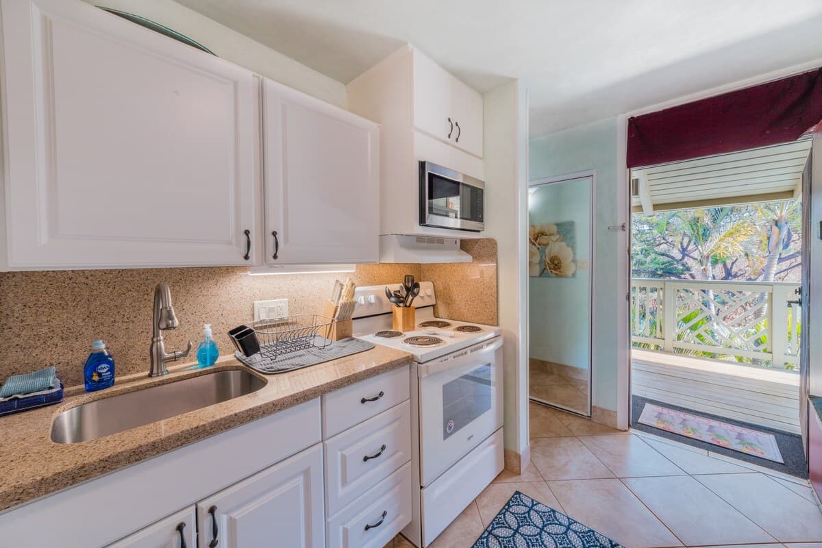 Condo in Kihei · ★4.8 · Studio · 1 bed · 1 private bath - Photo 3