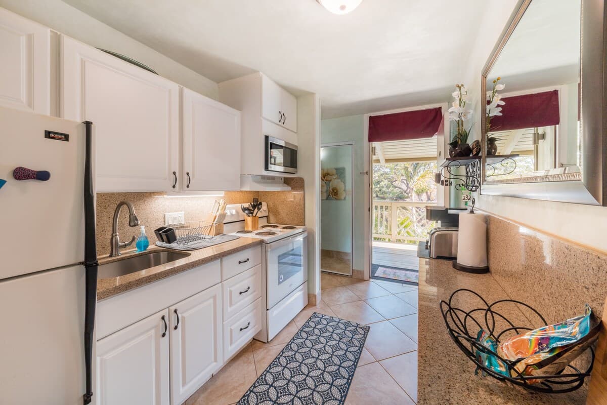 Condo in Kihei · ★4.8 · Studio · 1 bed · 1 private bath - Photo 4