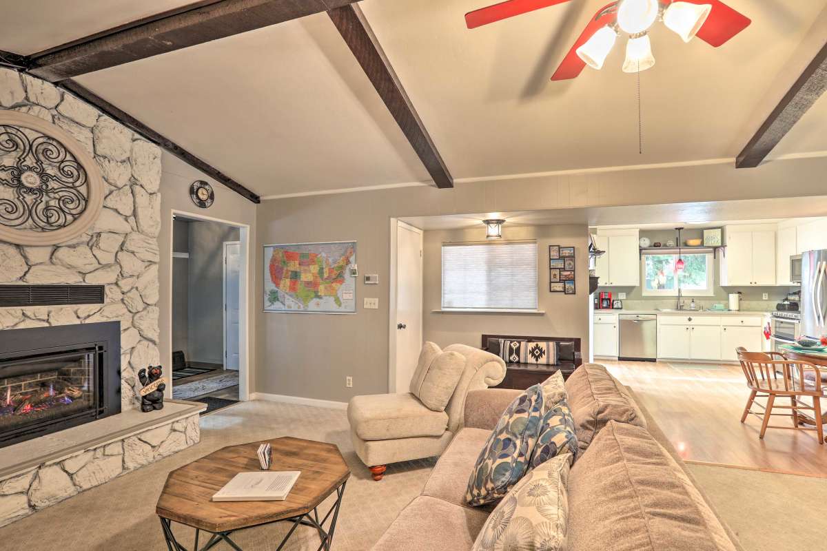 Charming One-Story Cottage - 6 Miles to Lake & Ski - Photo 4