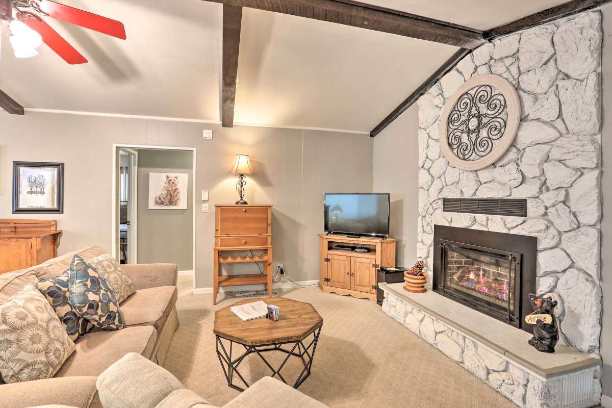Charming One-Story Cottage - 6 Miles to Lake & Ski - Photo 2
