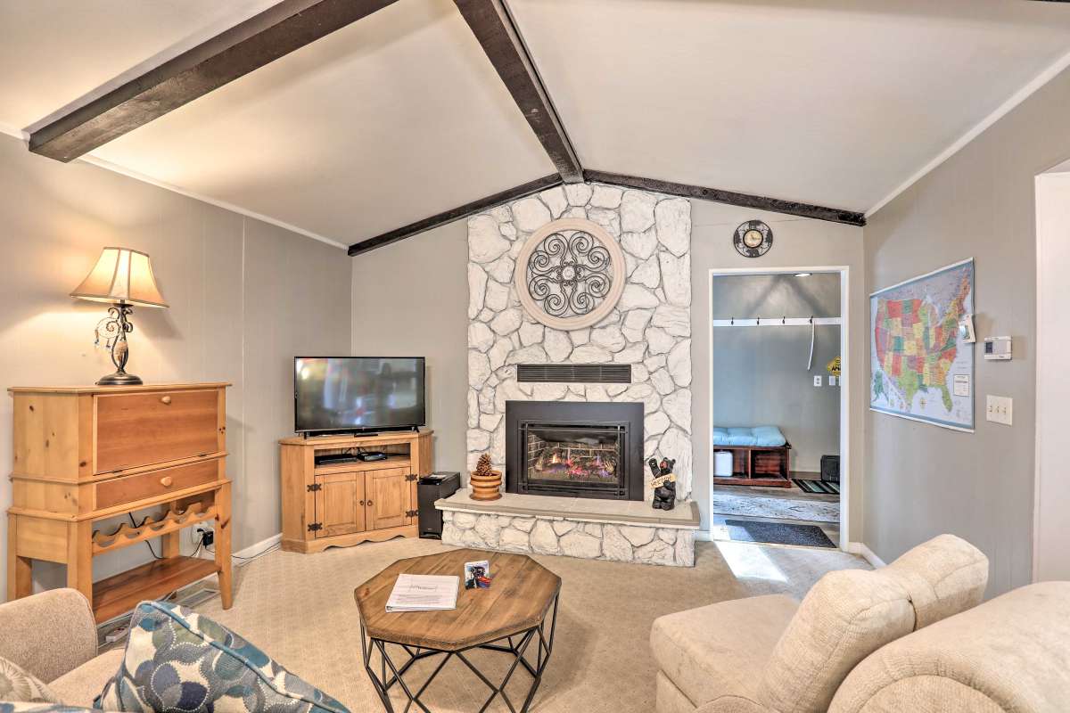 Charming One-Story Cottage - 6 Miles to Lake & Ski - Photo 1