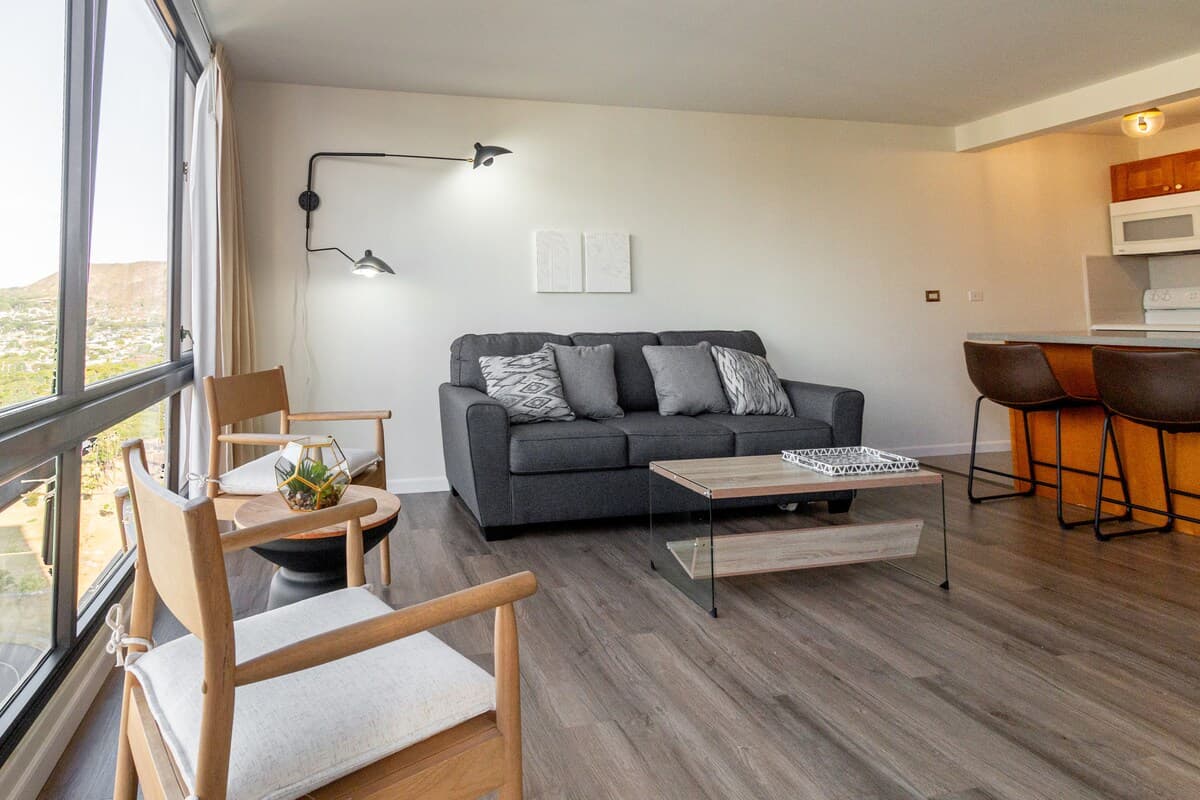 Condo in Honolulu · ★4.85 · 1 bedroom · 2 beds · 1 private bath - Photo 4