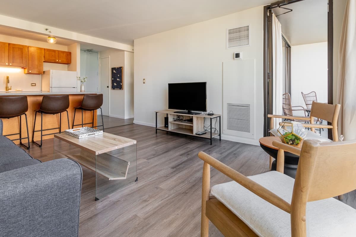 Condo in Honolulu · ★4.85 · 1 bedroom · 2 beds · 1 private bath - Photo 3