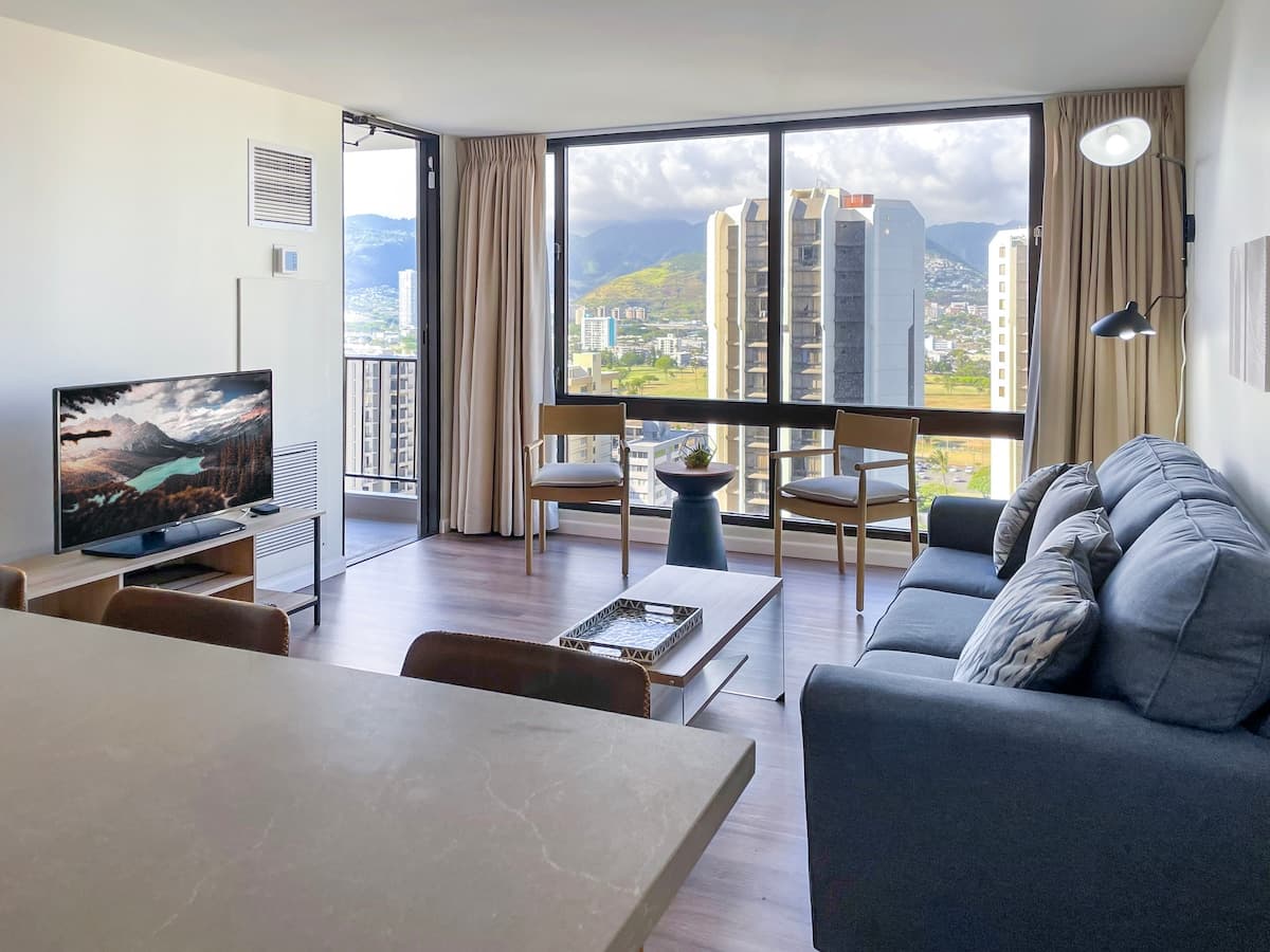 Condo in Honolulu · ★4.85 · 1 bedroom · 2 beds · 1 private bath - Photo 1