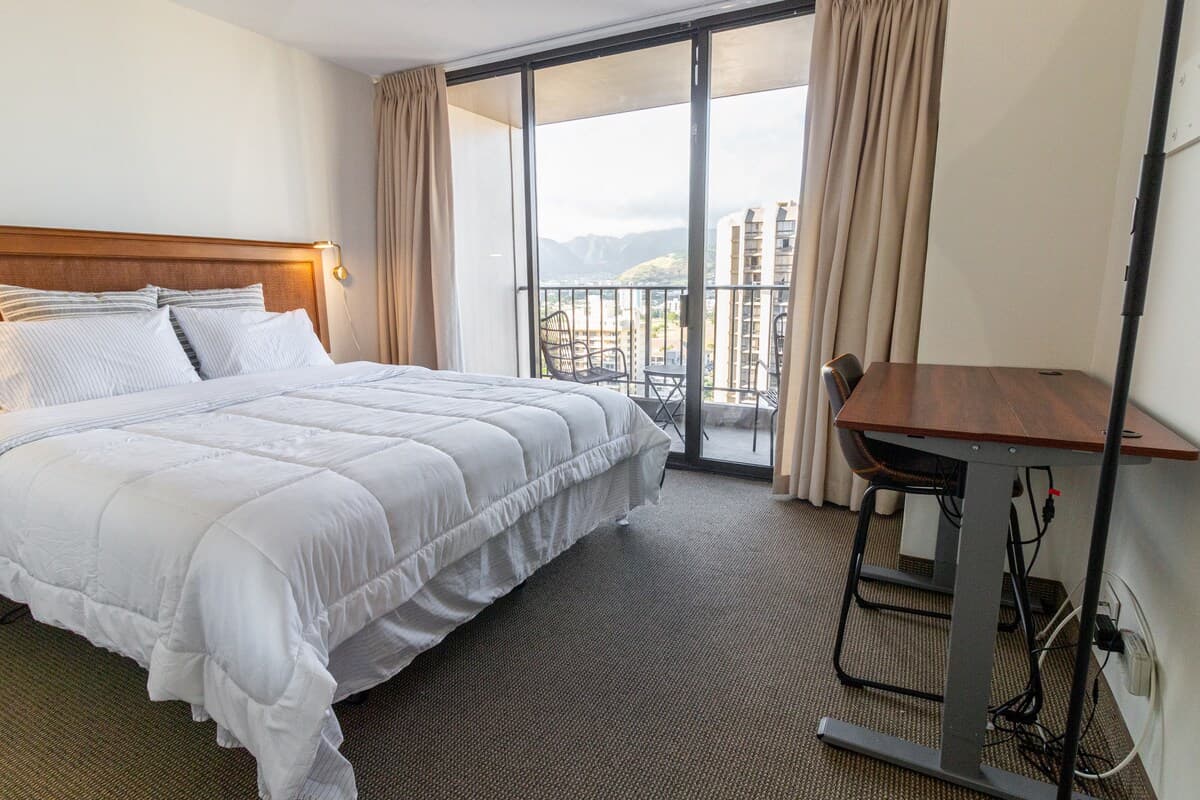 Condo in Honolulu · ★4.85 · 1 bedroom · 2 beds · 1 private bath - Photo 2