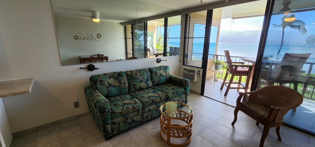 Condo in Wailuku · ★4.96 · 1 bedroom · 1 bed · 1 bath - Photo 3