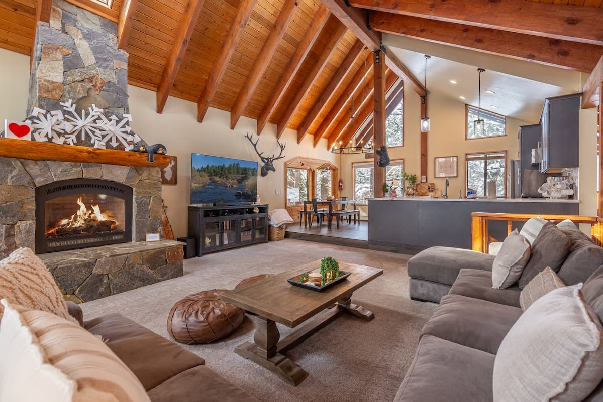 Modern Mountain Cabin with Hot Tub & Pool Access - Photo 1