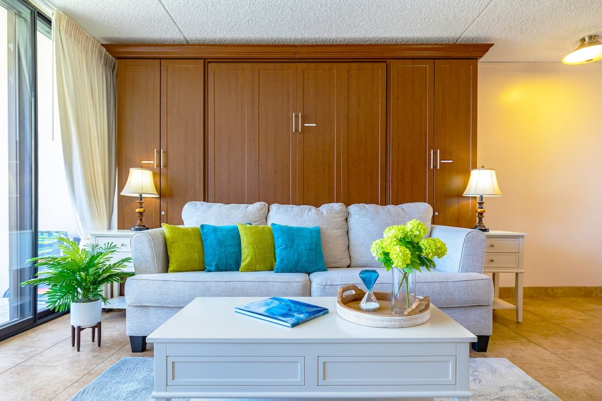Condo in Honolulu · ★4.71 · 1 bedroom · 2 beds · 1 private bath - Photo 4