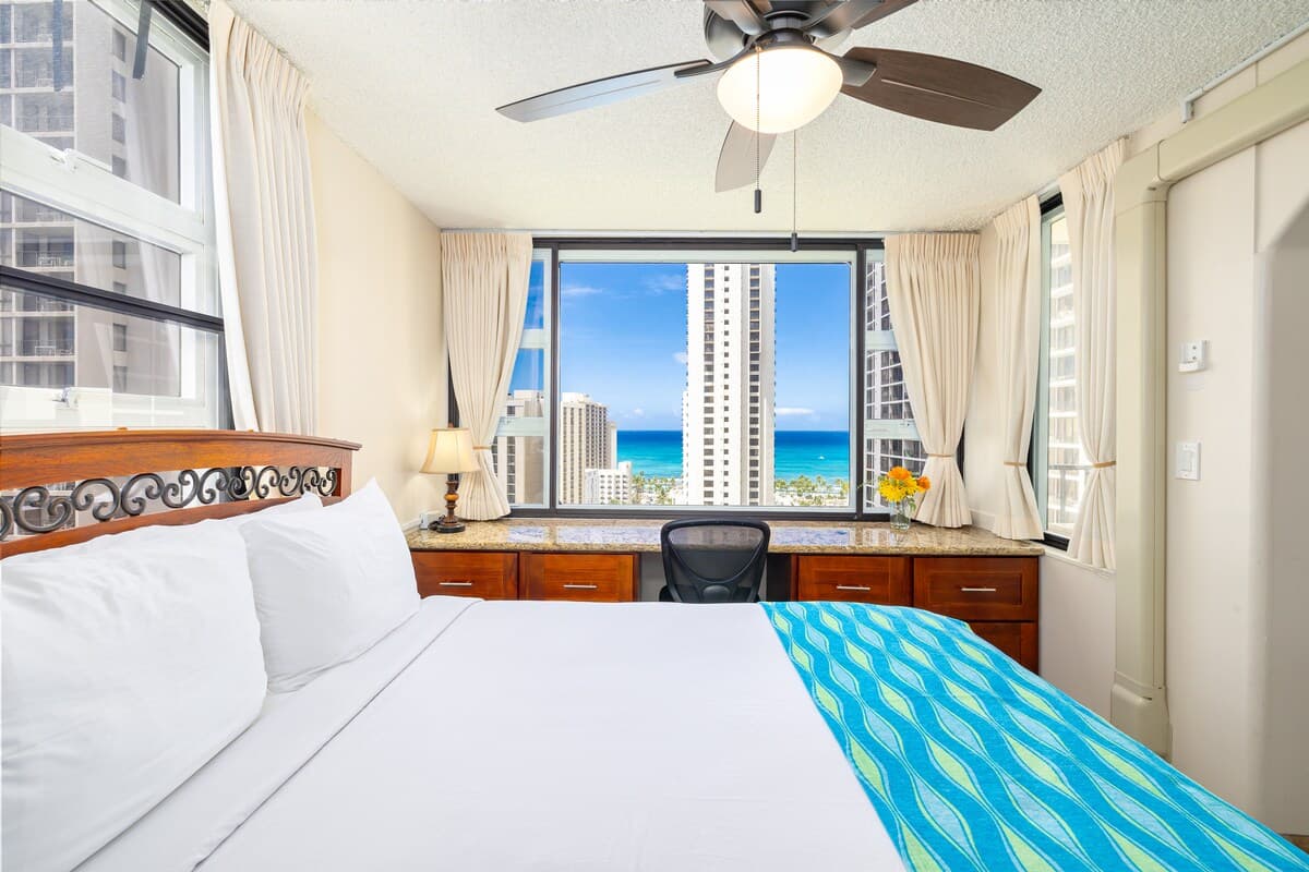 Condo in Honolulu · ★4.71 · 1 bedroom · 2 beds · 1 private bath - Photo 1
