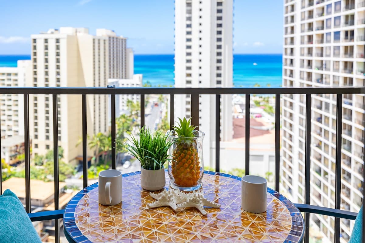 Condo in Honolulu · ★4.71 · 1 bedroom · 2 beds · 1 private bath - Photo 3