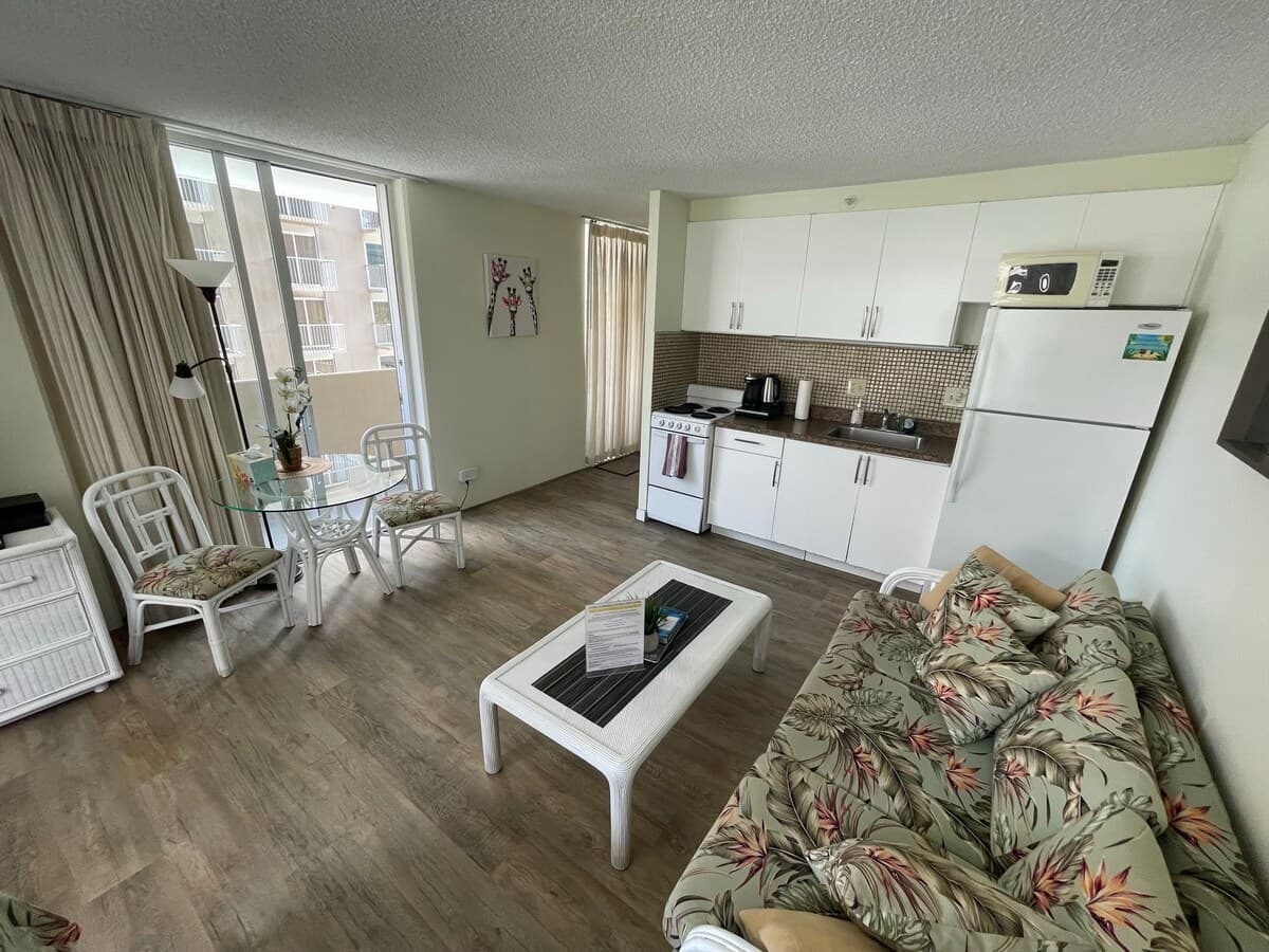Condo in Honolulu · ★4.68 · Studio · 2 beds · 1 private bath - Photo 5
