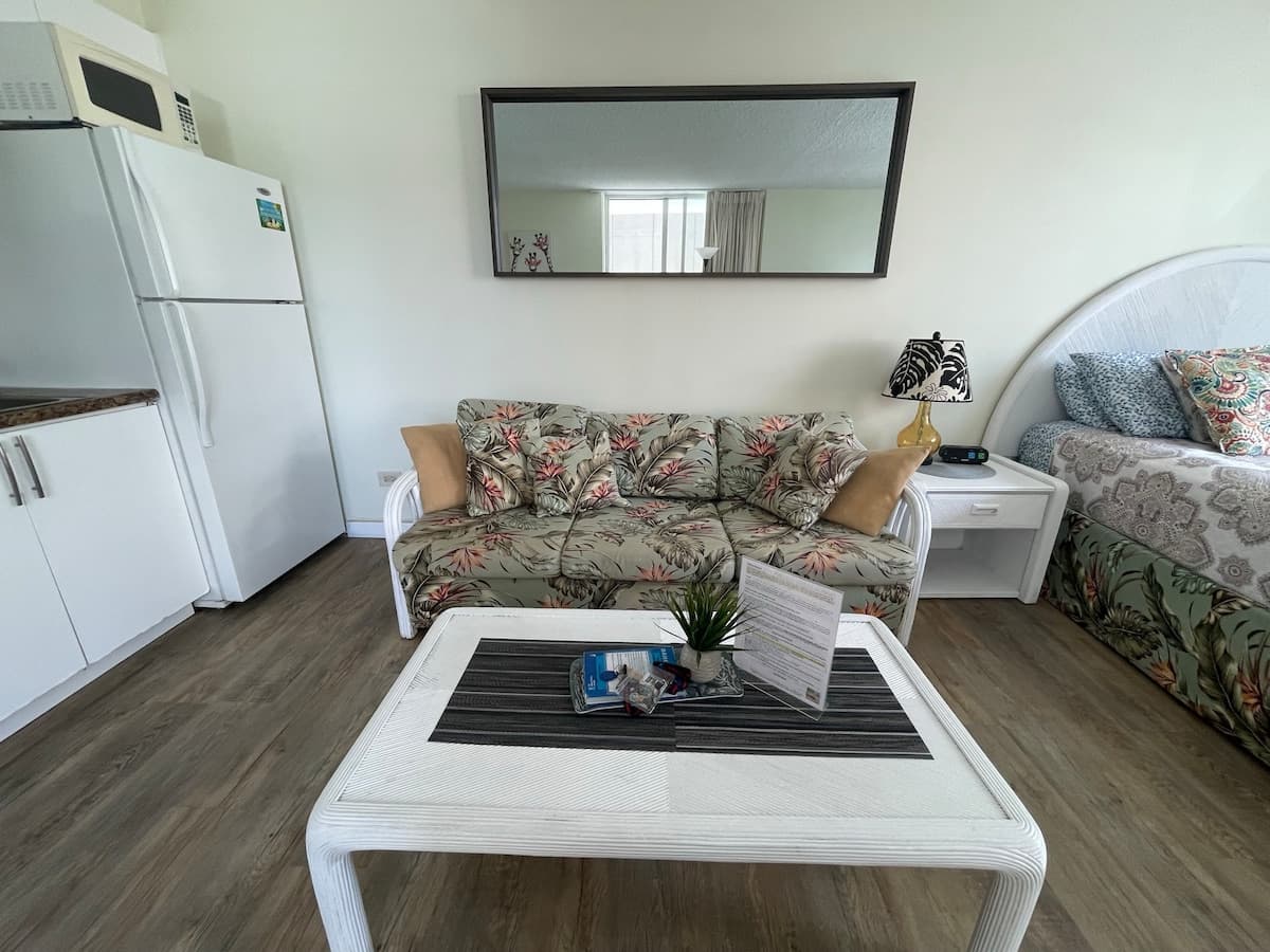 Condo in Honolulu · ★4.68 · Studio · 2 beds · 1 private bath - Photo 4