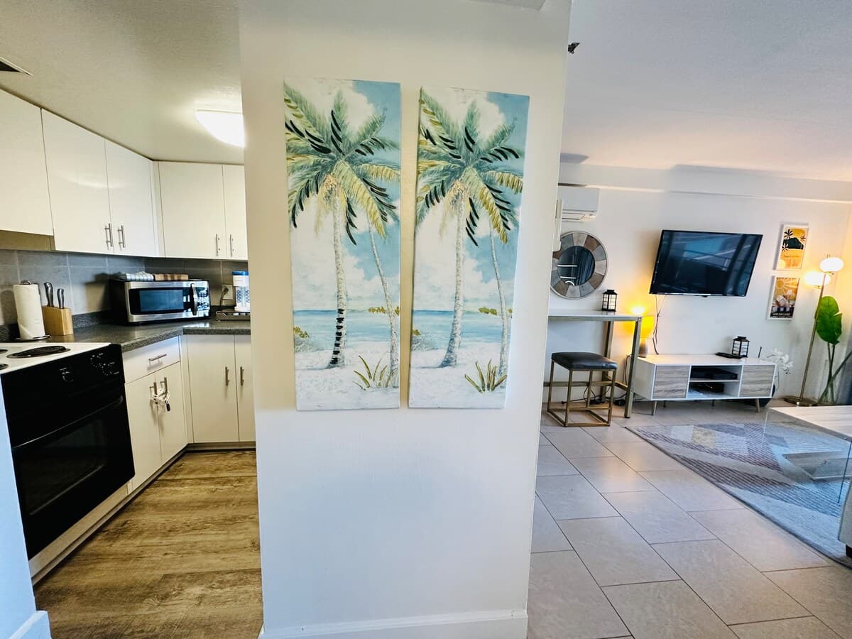 Condo in Honolulu · ★4.83 · 1 bedroom · 2 beds · 1 private bath - Photo 5