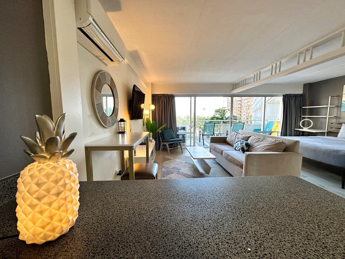 Condo in Honolulu · ★4.83 · 1 bedroom · 2 beds · 1 private bath - Photo 4