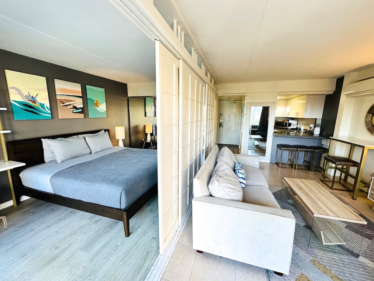 Condo in Honolulu · ★4.83 · 1 bedroom · 2 beds · 1 private bath - Photo 1
