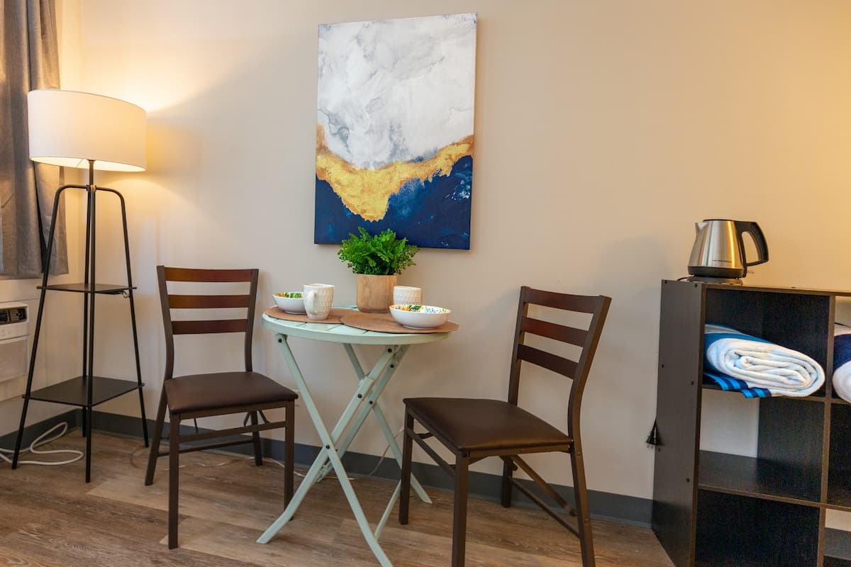 Condo in Honolulu · ★4.66 · Studio · 1 bed · 1 private bath - Photo 5