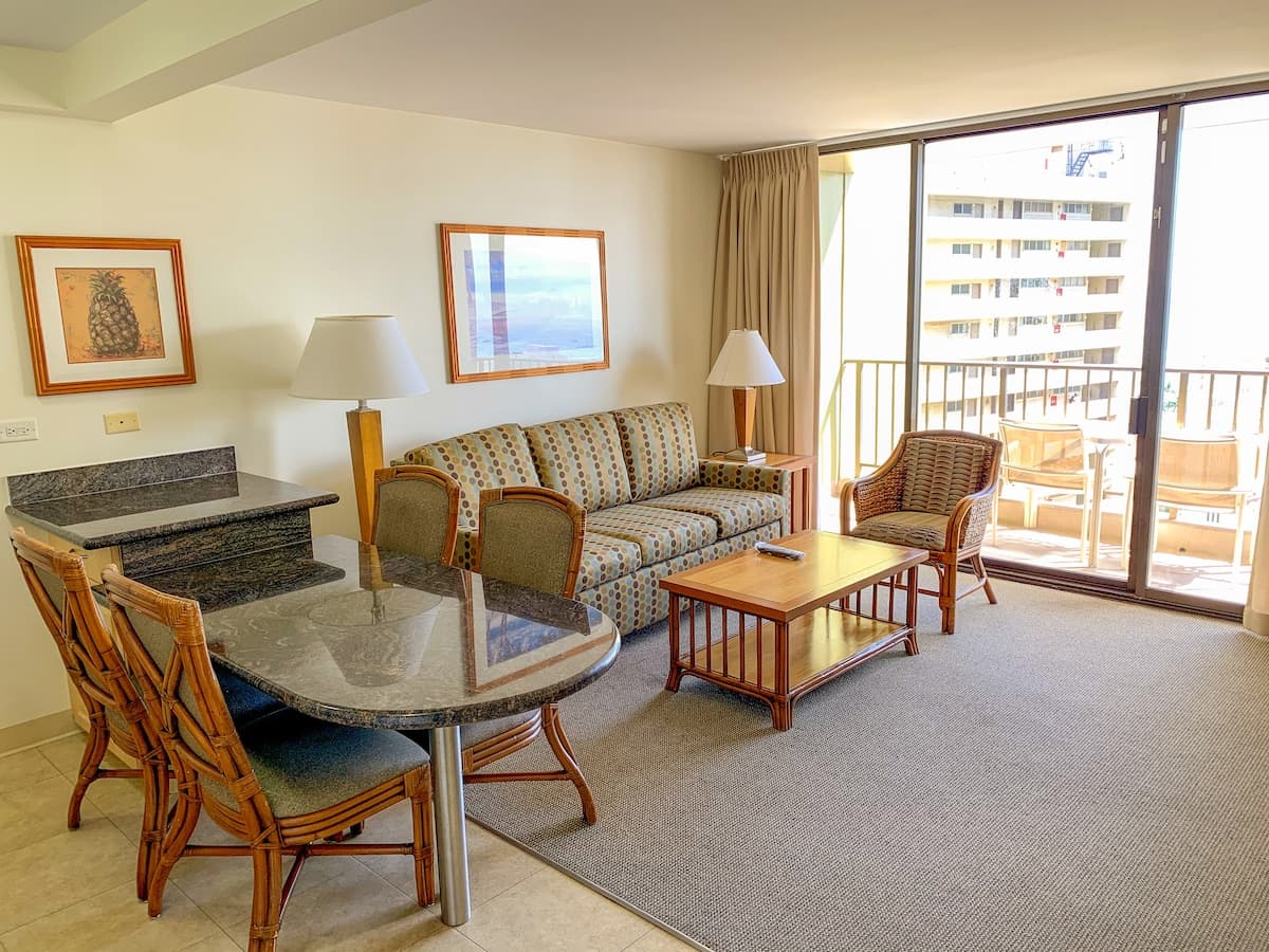Condo in Honolulu · ★4.68 · 1 bedroom · 3 beds · 1 private bath - Photo 2