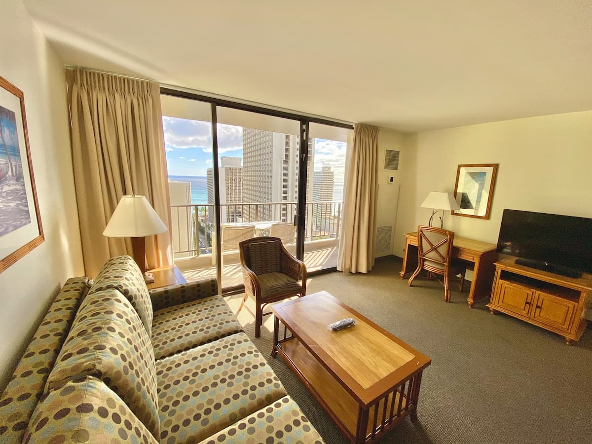 Condo in Honolulu · ★4.68 · 1 bedroom · 3 beds · 1 private bath - Photo 1
